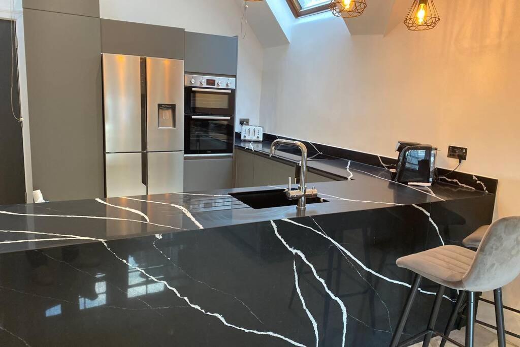 Luxury Royal Mile Boutique 2Bedroom Apartment Edinburgh Dış mekan fotoğraf