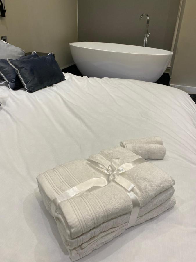 Luxury Royal Mile Boutique 2Bedroom Apartment Edinburgh Dış mekan fotoğraf